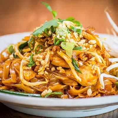 Pad Thai noodles with vegetables and peanuts